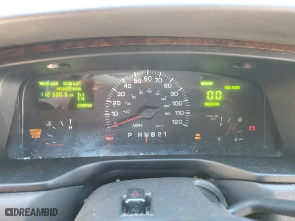 2002 Lincoln Town Car Sig. with VIN 1LNHM82W82Y611885, listed as a Copart auction lot 88363625 with 112,330 mi miles and Salvage Title. Bid and sale history available at carsss.com. Image 9.