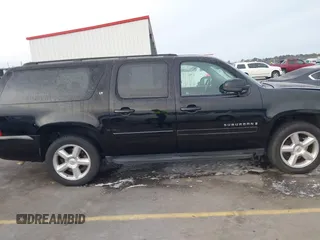 2008 Chevrolet Suburban LTZ z VIN 1GNFC16048J195872, wystawiony jako IAAI lot #41389825 z przebiegiem 207 421 mil mil oraz . Historia ofert i sprzedaży dostępna na DreamBid. Obrazek 14.