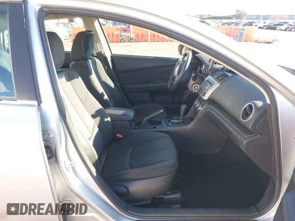 2011 Mazda Mazda6 i Sport with VIN 1YVHZ8BH5B5M13624, listed as a IAAI auction lot 40904715 with 76,797 mi miles. Bid and sale history available at carsss.com. Image 5.