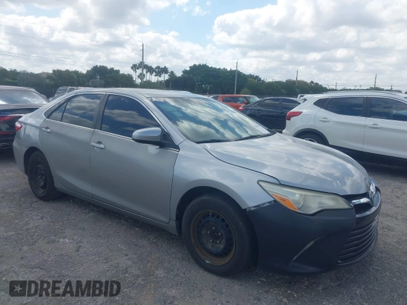 2015 Toyota Camry XLE with VIN 4T1BF1FK0FU093475, listed as a IAAI auction lot 42061877 with 131,618 mi miles. Bid and sale history available at carsss.com. Image 1.