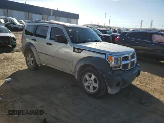 2008 Dodge Nitro SXT z VIN 1D8GU28K98W138540, wystawiony jako Copart lot #53465375 z przebiegiem 92 842 mil mil oraz Czysty tytuł • Clean title. Historia ofert i sprzedaży dostępna na DreamBid. Obrazek 4.