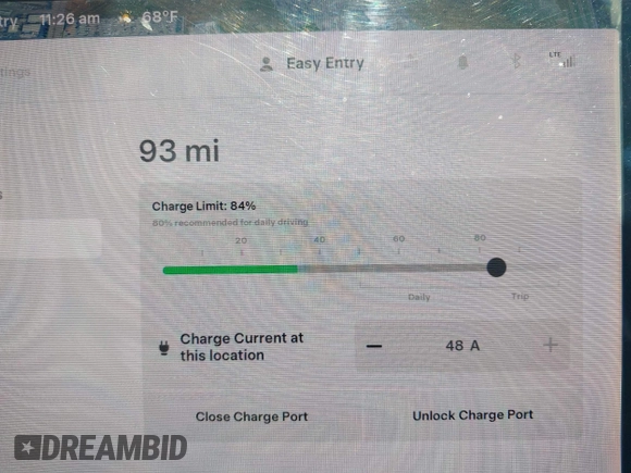 2018 Tesla Model 3 Long Range Battery z VIN 5YJ3E1EAXJF048839, wystawiony jako IAAI lot #42328412 z przebiegiem 83 083 mil mil oraz . Historia ofert i sprzedaży dostępna na DreamBid. Obrazek 17.