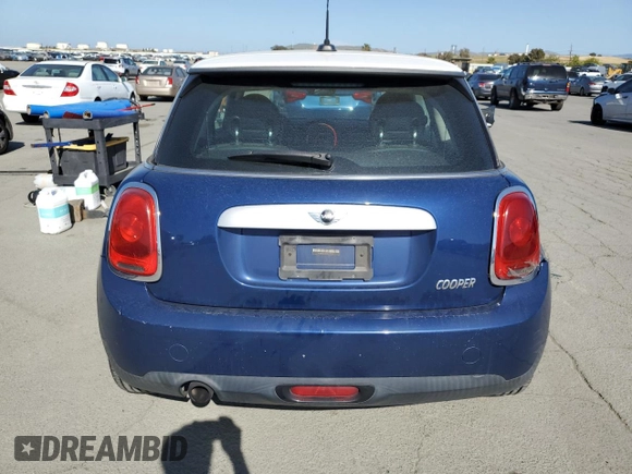 2014 MINI Hardtop with VIN WMWXM5C52ET932677, listed as a Copart auction lot 53486865 with 189,039 mi miles and Salvage title. Bid and sale history available at DreamBid. Image 6.