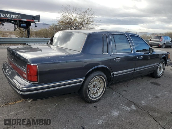 1994 Lincoln Town Car Signature z VIN 1LNLM82W6RY705395, wystawiony jako Copart lot #82490554 z przebiegiem 252 997 mil mil oraz Szkoda całkowita • Salvage title. Historia ofert i sprzedaży dostępna na DreamBid. Obrazek 3.