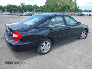 2003 Toyota Camry LE z VIN 4T1BF32KX3U055698, wystawiony jako IAAI lot #42243299 z przebiegiem 167 429 mil mil oraz . Historia ofert i sprzedaży dostępna na DreamBid. Obrazek 4.