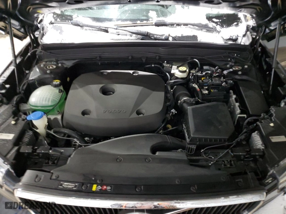2021 Volvo XC40 Momentum with VIN YV4162UK2M2562967, listed as a Copart auction lot 85643554 with 25,497 mi miles and Salvage Title. Bid and sale history available at carsss.com. Image 12.