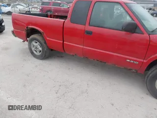 2002 Chevrolet S-10 LS with VIN 1GCDT19W928196725, listed as a IAAI auction lot 41460012 with 191,621 mi miles. Bid and sale history available at carsss.com. Image 6.