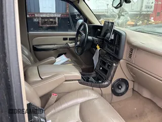 2002 GMC Yukon SLE z VIN 1GKEC13Z62R254487, wystawiony jako Copart lot #47266555 z przebiegiem 281 876 mil mil oraz Czysty tytuł • Clean title. Historia ofert i sprzedaży dostępna na DreamBid. Obrazek 5.