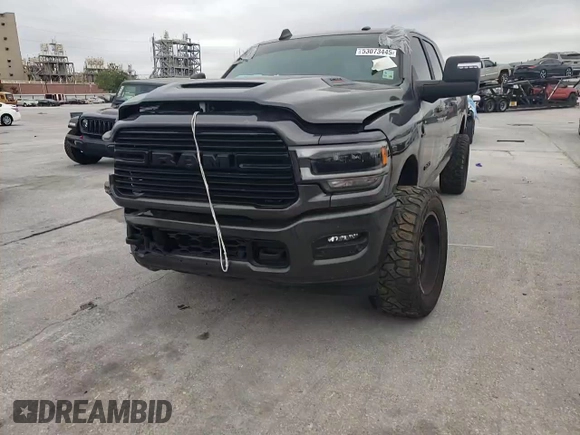 2024 Ram 2500 Laramie z VIN 3C6UR5NL3RG223592, wystawiony jako Copart lot #53073445 z przebiegiem 21 675 mil mil oraz Szkoda całkowita • Salvage title. Historia ofert i sprzedaży dostępna na DreamBid. Obrazek 11.