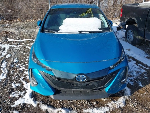 2018 Toyota Prius Prime Plus with VIN JTDKARFP2J3069383, listed as a IAAI auction lot 41595534 with NaN miles. Bid and sale history available at carsss.com. Image 12.