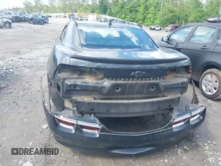2013 Chevrolet Camaro LS z VIN 2G1FA1E39D9206888, wystawiony jako IAAI lot #42170703 z przebiegiem 169 661 mil mil oraz . Historia ofert i sprzedaży dostępna na DreamBid. Obrazek 17.