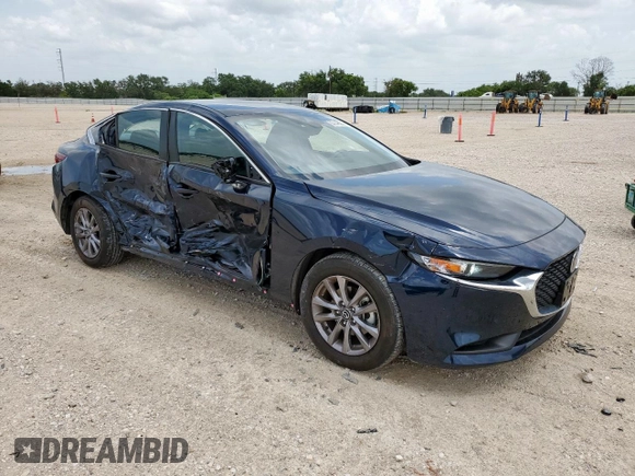 2021 Mazda 3 S z VIN JM1BPAAL3M1321131, wystawiony jako Copart lot #63148205 z przebiegiem 9 910 mil mil oraz Szkoda całkowita • Salvage title. Historia ofert i sprzedaży dostępna na DreamBid. Obrazek 4.