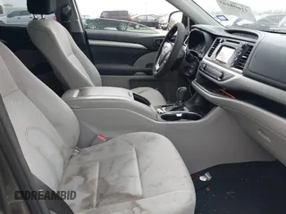 2015 Toyota Highlander LE z VIN 5TDZARFHXFS010904, wystawiony jako IAAI lot #41608105 z przebiegiem 155 815 mil mil oraz . Historia ofert i sprzedaży dostępna na DreamBid. Obrazek 5.