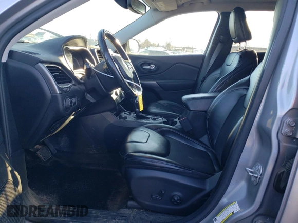 2019 Jeep Cherokee Latitude Plus with VIN 1C4PJMLX5KD289285, listed as a Copart auction lot 49401605 with 209,355 mi miles and Salvage Title. Bid and sale history available at DreamBid. Image 7.