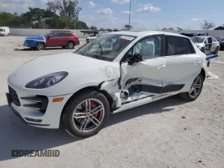 2015 Porsche Macan Turbo z VIN WP1AF2A59FLB98639, wystawiony jako Copart lot #53392935 z przebiegiem 48 201 mil mil oraz Szkoda całkowita • Salvage title. Historia ofert i sprzedaży dostępna na DreamBid. Obrazek 1.