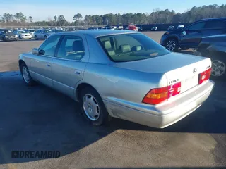 2000 Lexus LS 400 with VIN JT8BH28F9Y0181339, listed as a IAAI auction lot 41589304 with 252,625 mi miles. Bid and sale history available at carsss.com. Image 3.