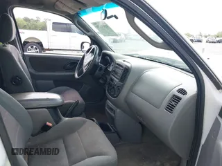 2002 Ford Escape XLT Choice with VIN 1FMYU03102KB44453, listed as a IAAI auction lot 41951739 with 331,792 mi miles and . Bid and sale history available at DreamBid. Image 5.