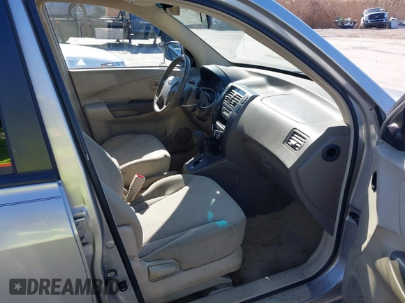 2006 Hyundai Tucson GL with VIN KM8JM12BX6U419239, listed as a IAAI auction lot 41755456 with 88,094 mi miles. Bid and sale history available at carsss.com. Image 5.