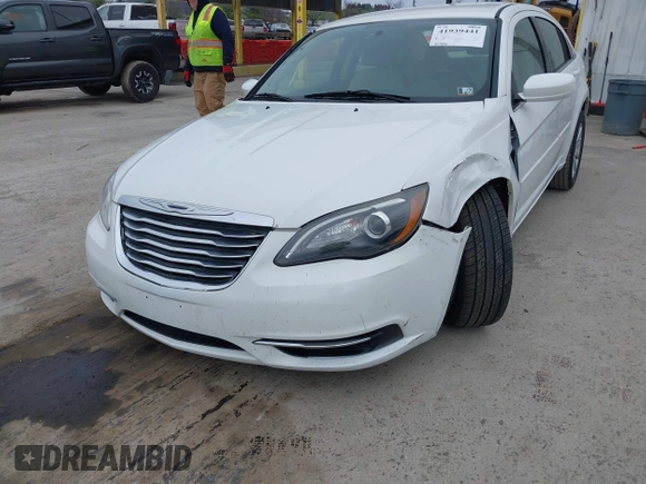 2014 Chrysler 200 Touring with VIN 1C3CCBBBXEN194954, listed as a IAAI auction lot 41939441 with 157,991 mi miles. Bid and sale history available at carsss.com. Image 6.