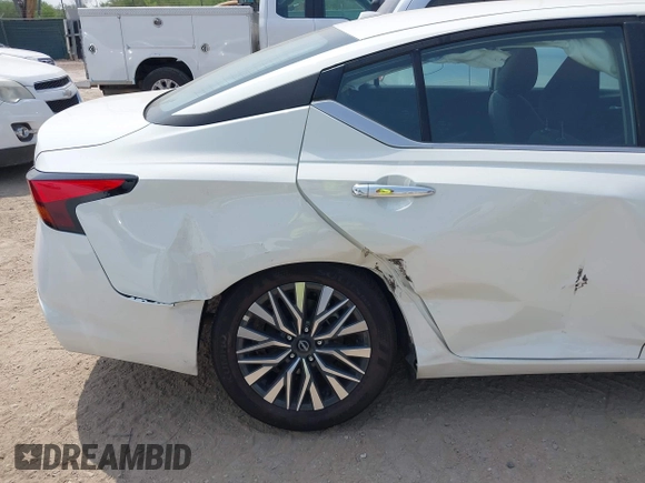 2025 Nissan Altima SV z VIN 1N4BL4DVXSN378609, wystawiony jako IAAI lot #42318744 z przebiegiem 4 751 mil mil oraz . Historia ofert i sprzedaży dostępna na DreamBid. Obrazek 6.