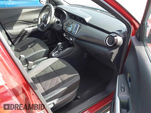 2019 Nissan Kicks S with VIN 3N1CP5CU6KL528557, listed as a IAAI auction lot 41630400 with 72,132 mi miles. Bid and sale history available at carsss.com. Image 5.