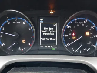 2018 Toyota RAV4 XLE with VIN 2T3RFREV1JW842728, listed as a IAAI auction lot 41519668 with 149,670 mi miles. Bid and sale history available at carsss.com. Image 7.