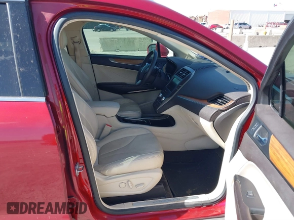 2015 Lincoln MKC with VIN 5LMCJ1A93FUJ30944, listed as a IAAI auction lot 41835261 with 142,324 mi miles. Bid and sale history available at carsss.com. Image 5.