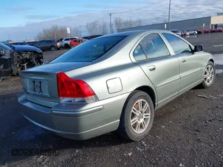 2006 Volvo S60 2.5T with VIN YV1RH592062547178, listed as a IAAI auction lot 42084142 with 145,669 mi miles. Bid and sale history available at carsss.com. Image 4.