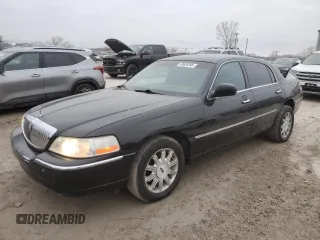2006 Lincoln Town Car Signature Limited z VIN 1LNHM82V36Y618546, wystawiony jako Copart lot #43636385 z przebiegiem 228 355 mil mil oraz Szkody całkowita. Historia ofert i sprzedaży dostępna na DreamBid. Obrazek 1.