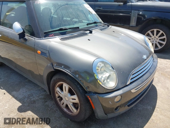 2006 MINI Hardtop with VIN WMWRC33566TJ76689, listed as a IAAI auction lot 42408697 with 153,382 mi miles and . Bid and sale history available at DreamBid. Image 6.