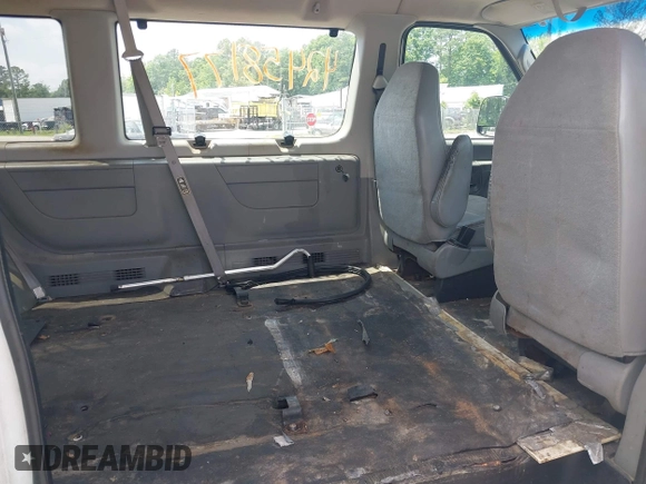 2003 Ford Econoline Passenger XL z VIN 1FBNE31L23HA12422, wystawiony jako IAAI lot #42458177 z przebiegiem 121 505 mil mil oraz . Historia ofert i sprzedaży dostępna na DreamBid. Obrazek 8.