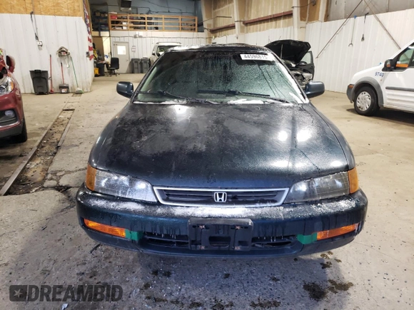 1996 Honda Accord EX with VIN 1HGCD5658TA248126, listed as a Copart auction lot 44596815 with 182,856 mi miles and Clean Title. Bid and sale history available at DreamBid. Image 5.