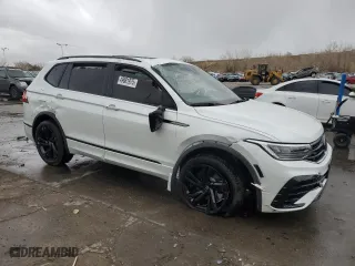 2024 Volkswagen Tiguan SE R-Line Black with VIN 3VV8B7AX6RM190447, listed as a Copart auction lot 49681975 with 3,203 mi miles and Salvage Title. Bid and sale history available at carsss.com. Image 4.