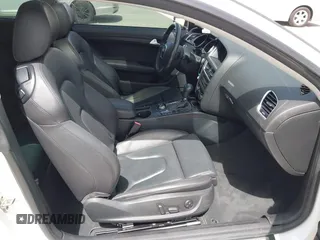 2010 Audi A5 Premium Plus z VIN WAULFAFR4AA079706, wystawiony jako IAAI lot #41804959 z przebiegiem 117 895 mil mil oraz . Historia ofert i sprzedaży dostępna na DreamBid. Obrazek 5.