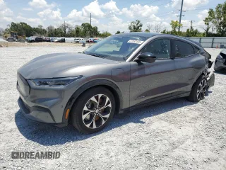 2023 Ford Mustang Mach-E Premium z VIN 3FMTK3SUXPMB08654, wystawiony jako Copart lot #57833495 z przebiegiem 2822 mil mil oraz Szkody całkowita. Historia ofert i sprzedaży dostępna na DreamBid. Obrazek 1.