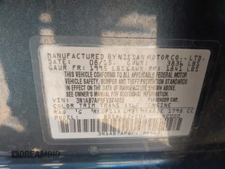 2015 Nissan Sentra S with VIN 3N1AB7AP8FY324463, listed as a IAAI auction lot 41738235 with 159,024 mi miles. Bid and sale history available at carsss.com. Image 9.