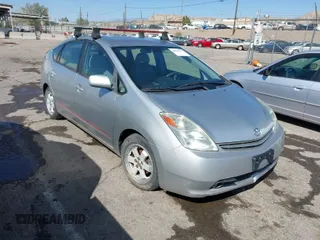 2005 Toyota Prius with VIN JTDKB20U557012368, listed as a IAAI auction lot 42029053 with 204,909 mi miles. Bid and sale history available at carsss.com. Image 1.