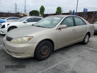 2005 Toyota Camry STD z VIN 4T1BE32KX5U563594, wystawiony jako Copart lot #53574825 z przebiegiem 206 520 mil mil oraz Czysty tytuł • Clean title. Historia ofert i sprzedaży dostępna na DreamBid. Obrazek 1.