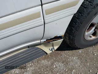 2000 Toyota Land Cruiser z VIN JT3HT05J5Y0126396, wystawiony jako IAAI lot #41986185 z przebiegiem 201 156 mil mil oraz . Historia ofert i sprzedaży dostępna na DreamBid. Obrazek 19.