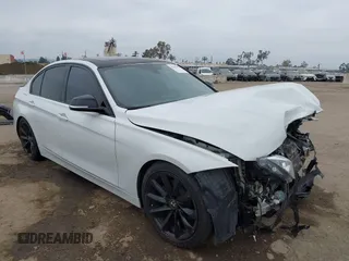 2015 BMW 3 Series 320i с VIN WBA3B1G59FNT06265, выставлен на аукционе IAAI как лот 42109456 с пробегом 106 854 миль миль и . История ставок и продаж доступна на DreamBid. Изображение 1.