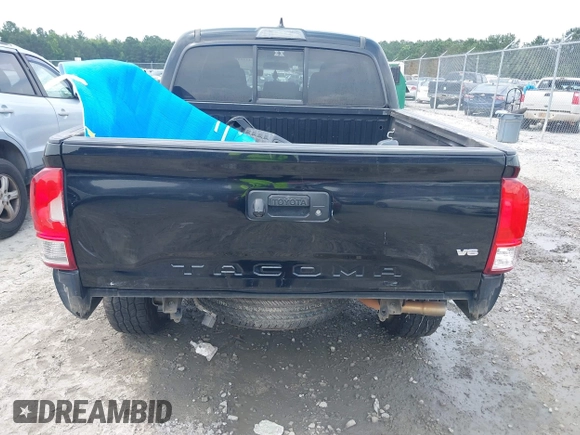 2016 Toyota Tacoma SR5 z VIN 5TFAZ5CN6GX012718, wystawiony jako IAAI lot #42408153 z przebiegiem 136 571 mil mil oraz . Historia ofert i sprzedaży dostępna na DreamBid. Obrazek 16.