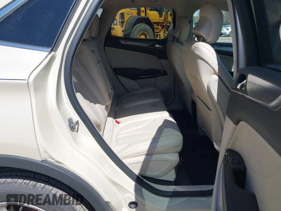 2018 Lincoln MKC Premiere with VIN 5LMCJ1C9XJUL03767, listed as a IAAI auction lot 42055927 with 39,718 mi miles and . Bid and sale history available at DreamBid. Image 8.