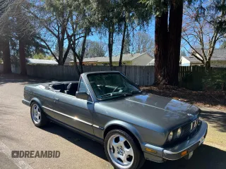 1987 BMW 3 Series z VIN WBABB1300H1928348, wystawiony jako Copart lot #42639105 z przebiegiem 178 846 mil mil oraz Tytuł czysty. Historia ofert i sprzedaży dostępna na DreamBid. Obrazek 1.