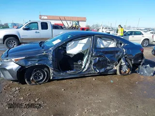 2022 Kia Forte LXS z VIN 3KPF24AD8NE441659, wystawiony jako IAAI lot #38457887 z przebiegiem 63 884 mil mil oraz . Historia ofert i sprzedaży dostępna na DreamBid. Obrazek 13.