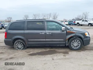 2015 Chrysler Town & Country Touring-L with VIN 2C4RC1CG4FR525588, listed as a IAAI auction lot 41696620 with 225,297 mi miles. Bid and sale history available at carsss.com. Image 13.