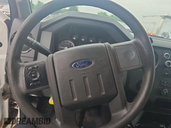 2011 Ford F-250 XL z VIN 1FT7X2B62BEC17045, wystawiony jako IAAI lot #42851395 z przebiegiem 73 355 mil mil oraz . Historia ofert i sprzedaży dostępna na DreamBid. Obrazek 31.