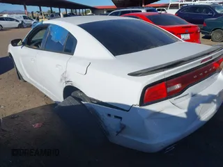 2013 Dodge Charger SE z VIN 2C3CDXBG3DH729863, wystawiony jako IAAI lot #41688941 z przebiegiem 173 230 mil mil oraz . Historia ofert i sprzedaży dostępna na DreamBid. Obrazek 3.