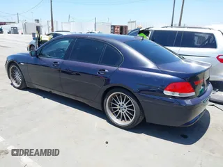 2004 BMW 7 Series 745Li z VIN WBAGN63424DS48019, wystawiony jako IAAI lot #42510159 z przebiegiem 194 500 mil mil oraz . Historia ofert i sprzedaży dostępna na DreamBid. Obrazek 3.