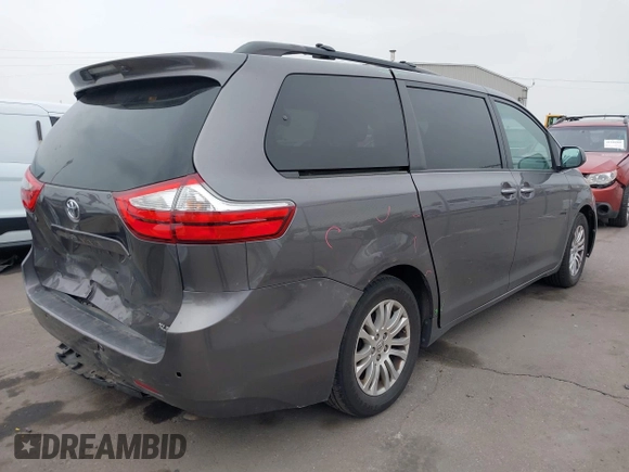 2015 Toyota Sienna XLE with VIN 5TDYK3DC6FS672329, listed as a IAAI auction lot 41908974 with 117,950 mi miles. Bid and sale history available at carsss.com. Image 4.