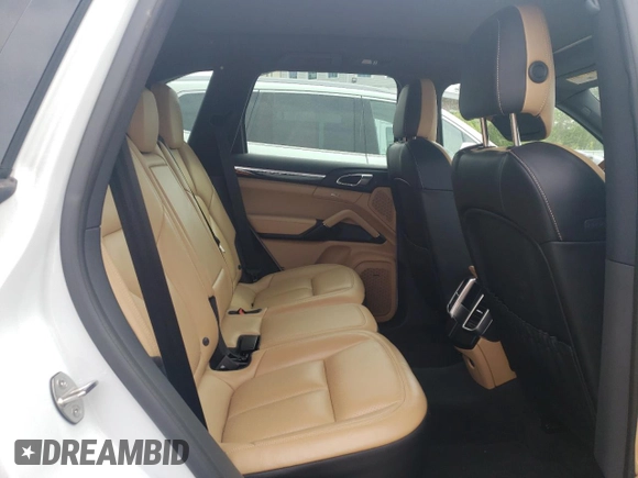 2017 Porsche Cayenne z VIN WP1AA2A23HKA87999, wystawiony jako Copart lot #57457705 z przebiegiem 27 231 mil mil oraz Szkoda całkowita • Salvage title. Historia ofert i sprzedaży dostępna na DreamBid. Obrazek 11.